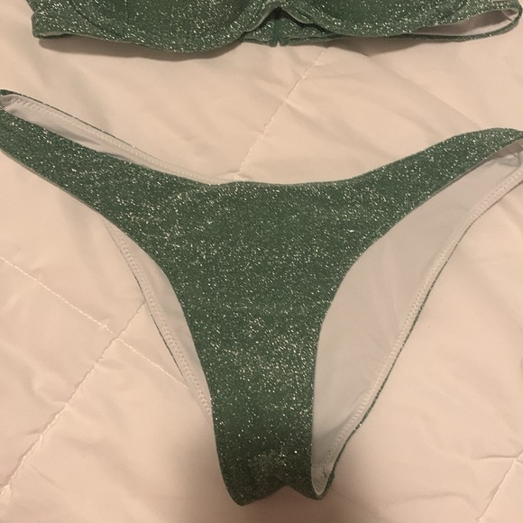 • VS Swimsuit • - Picture 3 of 5